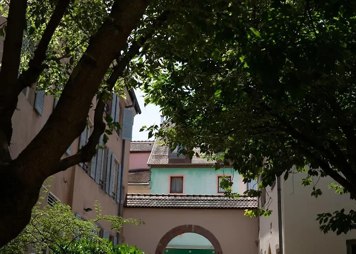 Little Mama 80 Meters From Public Parking Rapp